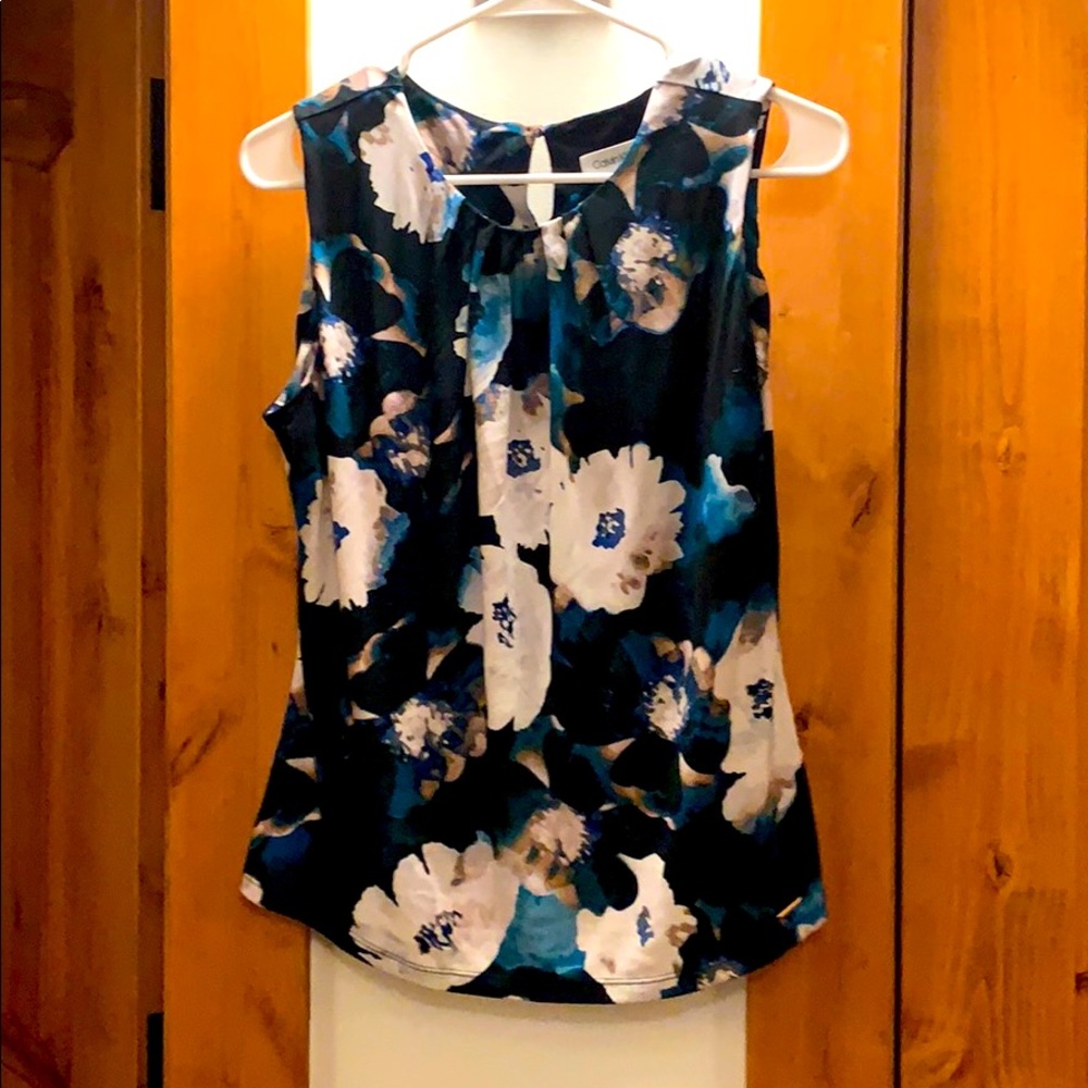 Floral print sleeveless blouse